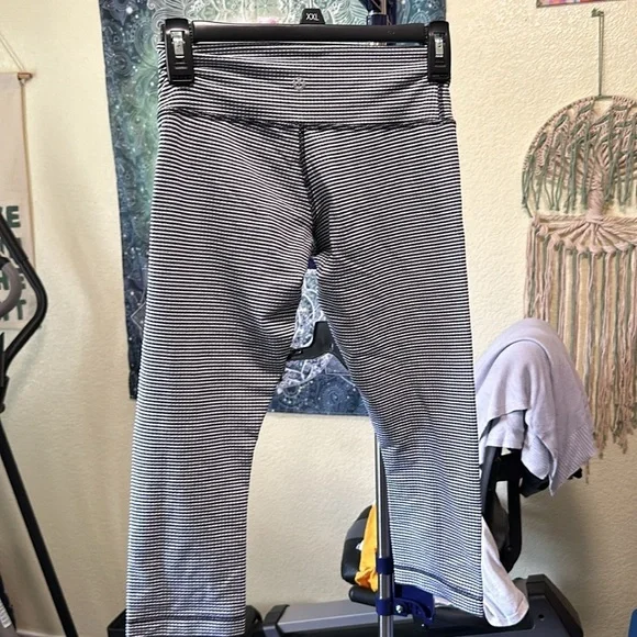 Lululemon Athletica Blue White Checkered Crop Leggings Size 4 Women’s - Picture 2 of 4